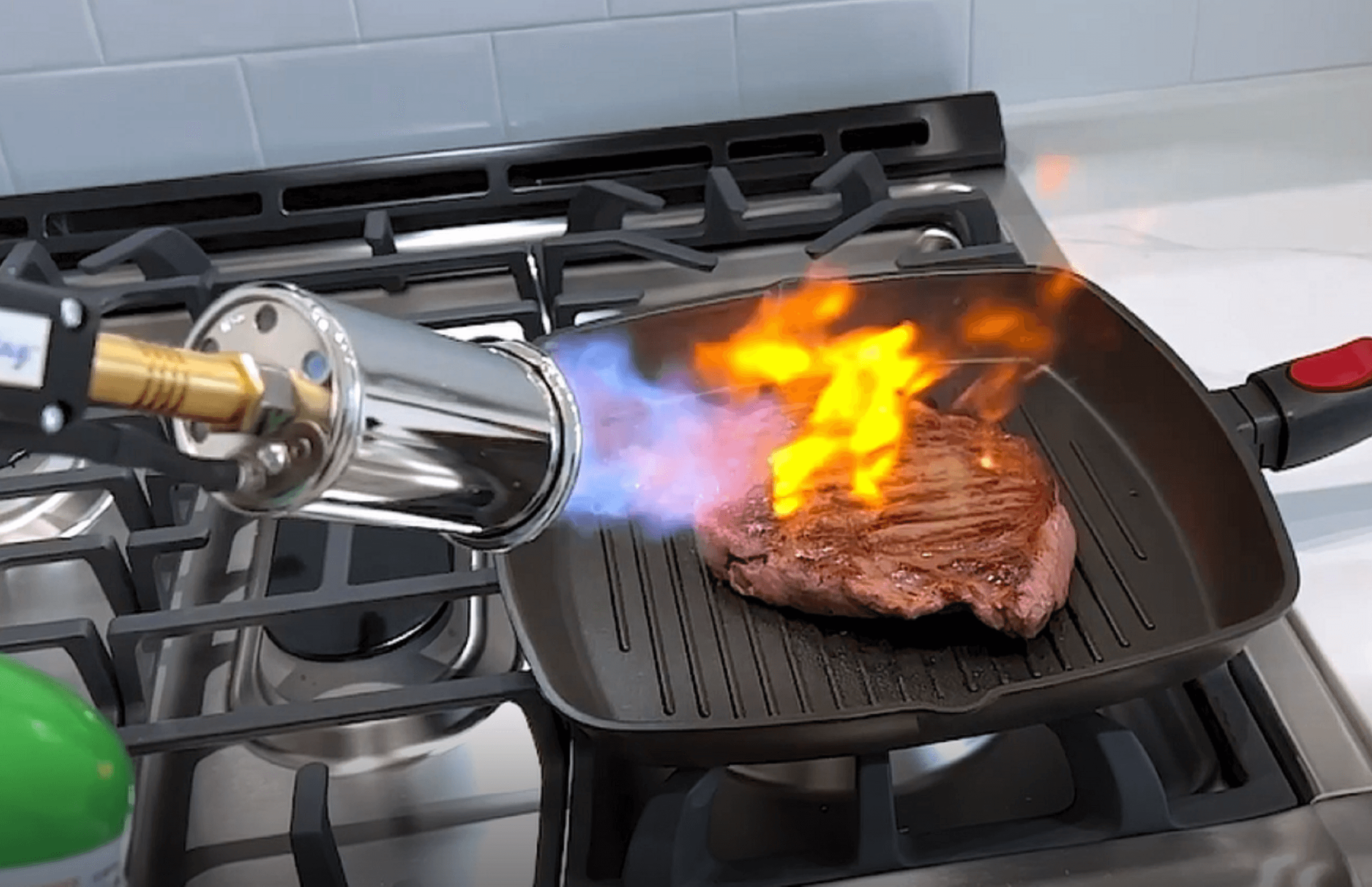  Propane Torch Gun, Powerful Flame Gun for Sous Vide, BBQ, and  More - Perfect Sear Torch for Searing Steak and Creme Brulee - Flamethrower  and grill torch - Campfire Starter and